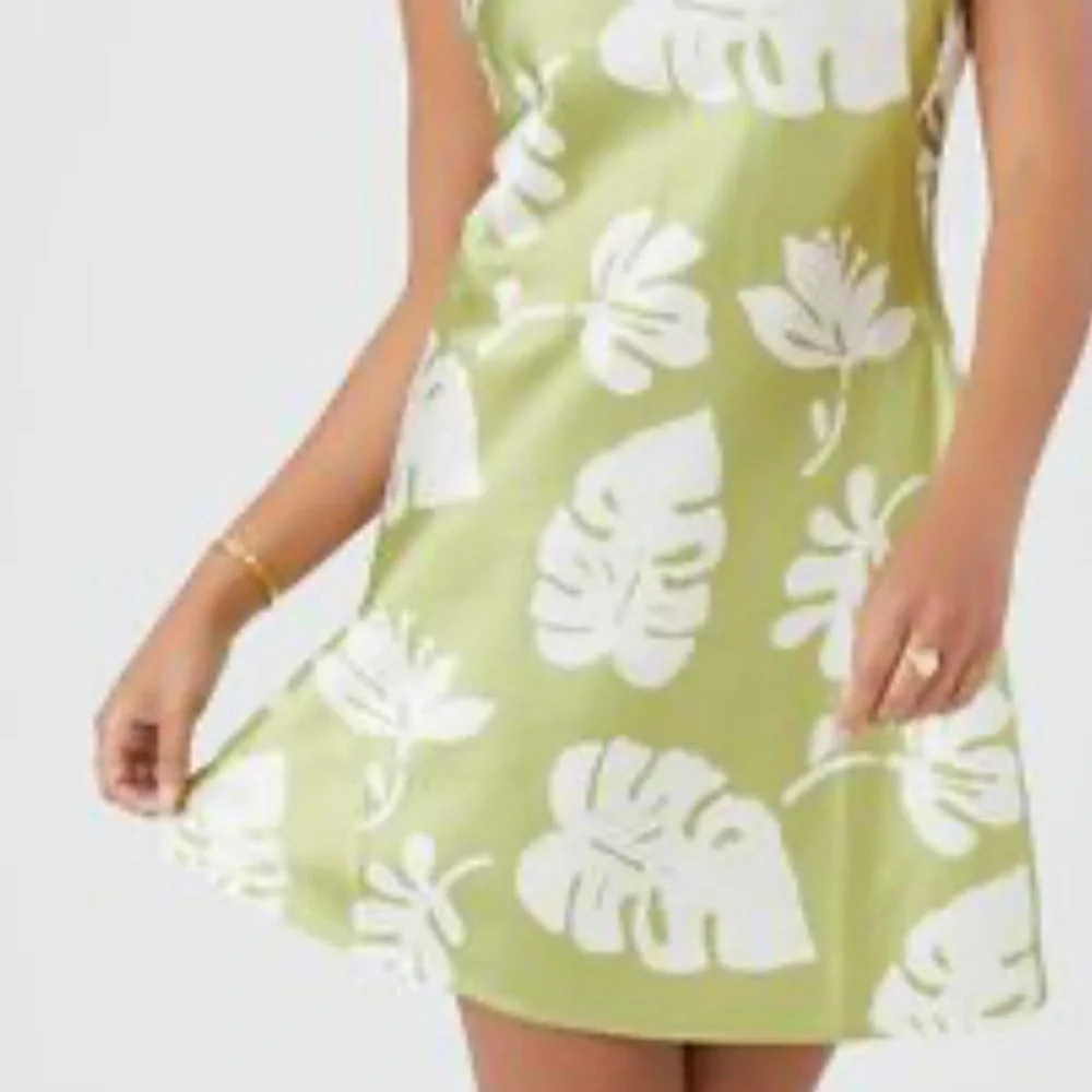 Green and White Leaf Print Dress - Picture 3 of 7